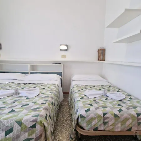 Hotel Lea Completa 2*